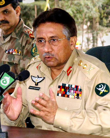 Wird Musharraf nach den Wahlen die Uniform ausziehen? Wird Musharraf nach den Wahlen die Uniform ausziehen?