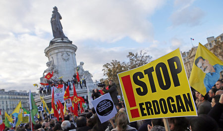 Nicht nur in der Türkei: Kurden in ganz Europa werden durch den ...