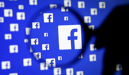 Datenkrake und Zensurbehörde in einem? Der Facebook-Konzern lösc... Datenkrake und Zensurbehörde in einem? Der Facebook-Konzern lösc...