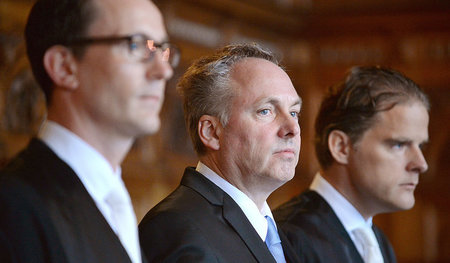 Hochkarätig vertreten: Der ehemalige Reeder Niels Stolberg (M.) ... Hochkarätig vertreten: Der ehemalige Reeder Niels Stolberg (M.) ...