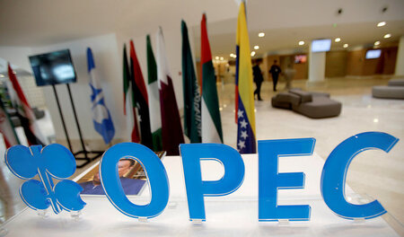 Auf dem OPEC-Treffen im September in Algier wurden geringere För... Auf dem OPEC-Treffen im September in Algier wurden geringere För...