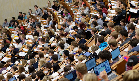 Voller Hörsaal an der Uni Göttingen. In den nächsten Jahren werd...