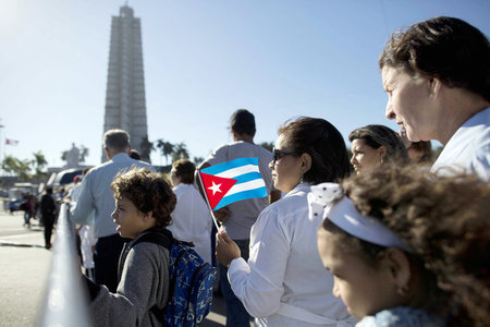 Auf der Plaza de la Revolución bildeten sich lange Schlangen von...