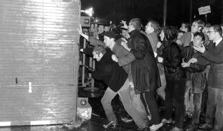 Nicht weniger derjenigen, die im April 1968 gegen die Auslieferu...