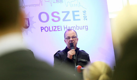 Gesamteinsatzleiter Hartmut Dudde am 2.12.2016 im Polizeipräsidi...