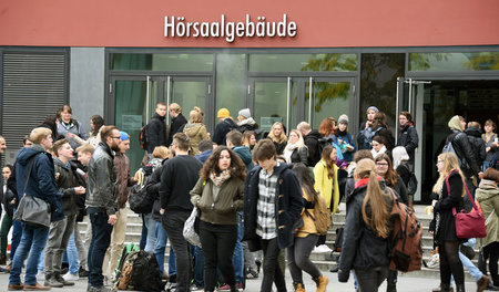 Ziemlich voll, aber zu wenig Geld: Hörsaalgebäude der Universitä...