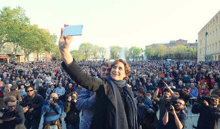 Ada Colau 2015 während des Wahlkampfs in Barcelona