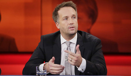 Ralf Höcker, Medienanwalt und selbsternannter »Erbe« Konrad Aden... Ralf Höcker, Medienanwalt und selbsternannter »Erbe« Konrad Aden...