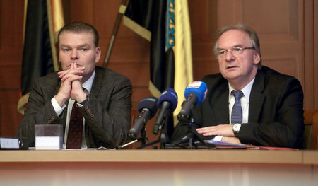 Zurückgepfiffen: Innenminister Holger Stahlknecht (l) musste sic... Zurückgepfiffen: Innenminister Holger Stahlknecht (l) musste sic...