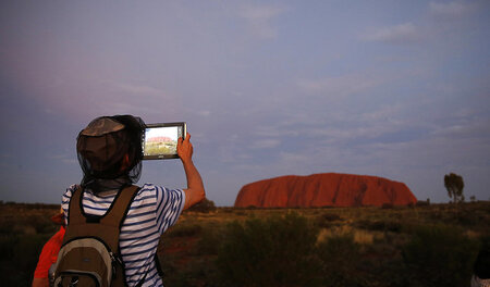 Die Reise zum Uluru mit kleinen Jobs auf dem Weg finanzieren: Ru...