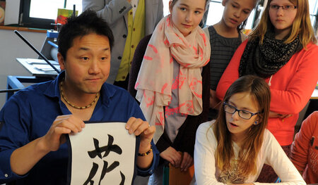 Kein Zen-Buddhismus: Meister Haru zeigt Kunstschülern in Teltow ...