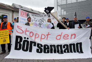 Protestaktion von »Bahn für Alle« beim Transnet-Gewerkschaftstag...