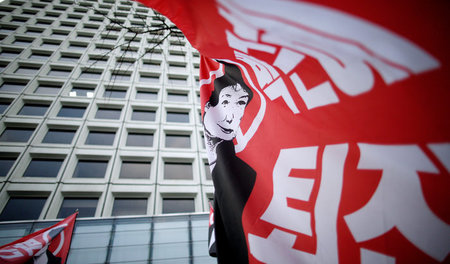 Erfolgreicher Protest: Demonstranten fordern am 30. November in ...