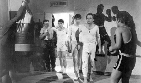 Rocco (Alain Delon, 3.v.r.) und Simone (Renato Salvatori, 2.v.r....