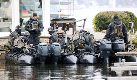 Zu Wasser, zu Lande und in der Luft – Polizeieinheiten waren wäh...
