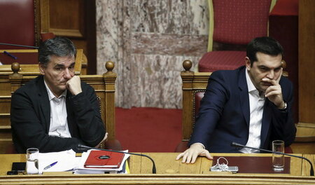 Finanzminister Euklid Tsakalatos (l.) und Ministerpräsident Alex...