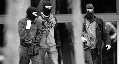 Terror, wohin man schaut: Fritz G. (l.) miit Kumpan und Bewacher Terror, wohin man schaut: Fritz G. (l.) miit Kumpan und Bewacher
