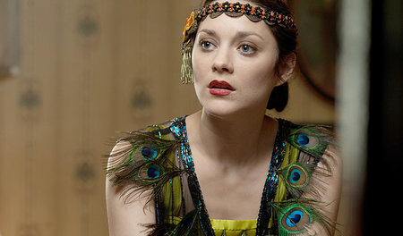 Bruno hilft Ewa (Marion Cotillard) bei der Einreise, doch im Geg... Bruno hilft Ewa (Marion Cotillard) bei der Einreise, doch im Geg...