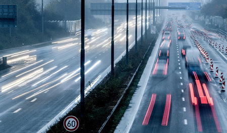 A 1 bei Köln: Bundesautobahnen sind Objekt der Investorenbegierd...