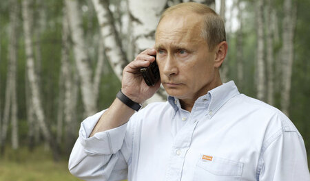 So stellt es sich manch ein Kalter Krieger vor: Präsident Putin ...