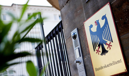 Der Eingang des Bundeskartellamts in Bonn