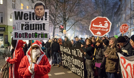 200 Demonstranten stellten sich am Dienstag früh in Berlin dem P...