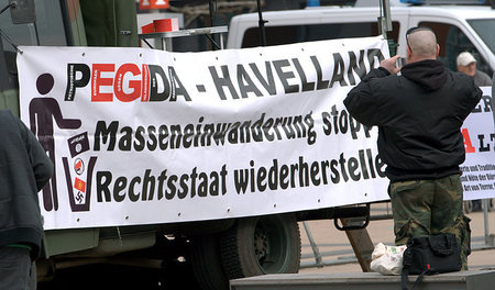 Kundgebung von Pegida Havelland im März 2016 in Rathenow