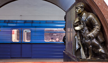 Skulptur in der Ploschchad Station. Architekt: A. N. Dushkin, 19...