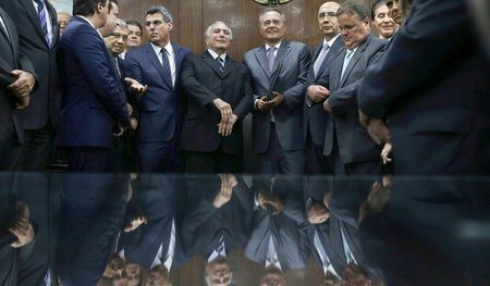 Für Präsident Michel Temer (Mitte) ist Politik reine Männersache...
