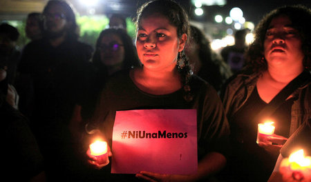 Demonstration gegen Gewalt an Frauen in El Salvadors Hauptstadt ...