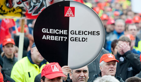 IG-Metall-Proteste gegen schlechtere Bezahlung von Leiharbeitern...