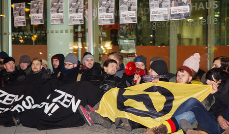 Die Blockade eines verschlossenen Gebäudes macht nur aufgrund ih...