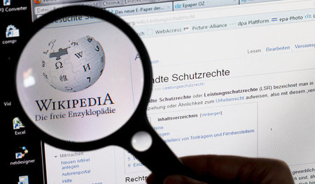 Wikipedia soll von den Nutzern selbst verwaltet werden. Das klap...