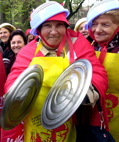 Auch im März 2004 machten Demonstranten in Rom schon gegen die d...