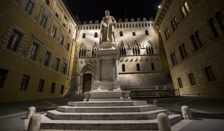 Der Palazzo Simbeni im toskanischen Siena, Hauptsitz der drittgr...