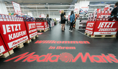 Kaufen, kaufen, kaufen: Überall werden Bürger zum Konsum geradez...