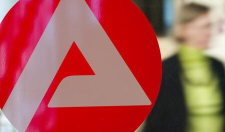 Überforderte, unter Druck stehende Beschäftigte in den Jobcenter...