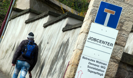 Vorschlag für Hartz-IV-Bezieher: »Tritte gezielt oben plazieren«...