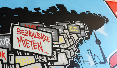 Noch immer unerfüllte politische Forderung auf einer Wand am Kot...