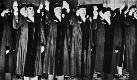 Etliche Juristen, die zwischen 1933 und 1945, Tausende Todesurte...