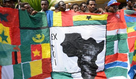 Während die EU weitere Deals mit afrikanischen Staaten anstrebt,...