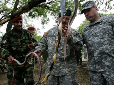 Erstes gemeinsames Militärmanöver von serbischen und US-Truppen ...