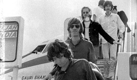 Für ihre Konzerte in den USA und Europa unternahmen The Doors vi...