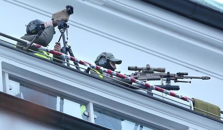 Scharfschützen überwachten am 7. Dezember das Hamburger Hotel Vi...