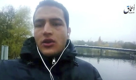 So zeigte sich Anis Amri in einem Video, das vom IS-Sprachror »A...