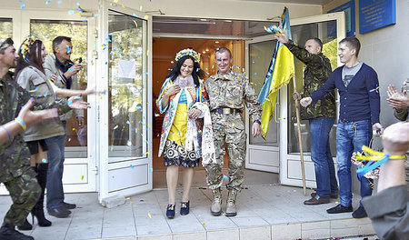 Ganz schön praktisch: Blitzhochzeiten in der Ukraine gibt es an ...