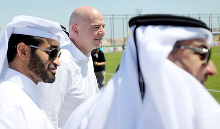So schön ist es in Katar: Gianni Infantino im April beim »Worker... So schön ist es in Katar: Gianni Infantino im April beim »Worker...
