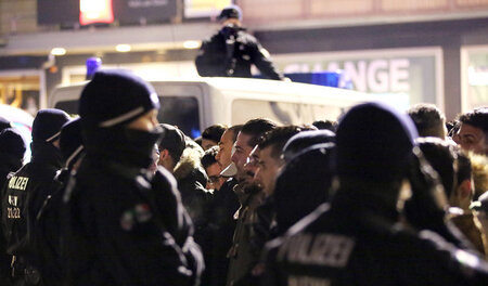 Keine Wiederholung der Vorjahresereignisse: Polizeiaufgebot an S... Keine Wiederholung der Vorjahresereignisse: Polizeiaufgebot an S...