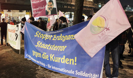 Protest gegen die Massaker der türkischen Armee im Januar 2016 a... Protest gegen die Massaker der türkischen Armee im Januar 2016 a...