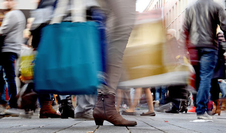 Kaufen statt sparen: 2016 sogte vor allem der private Konsum für... Kaufen statt sparen: 2016 sogte vor allem der private Konsum für...